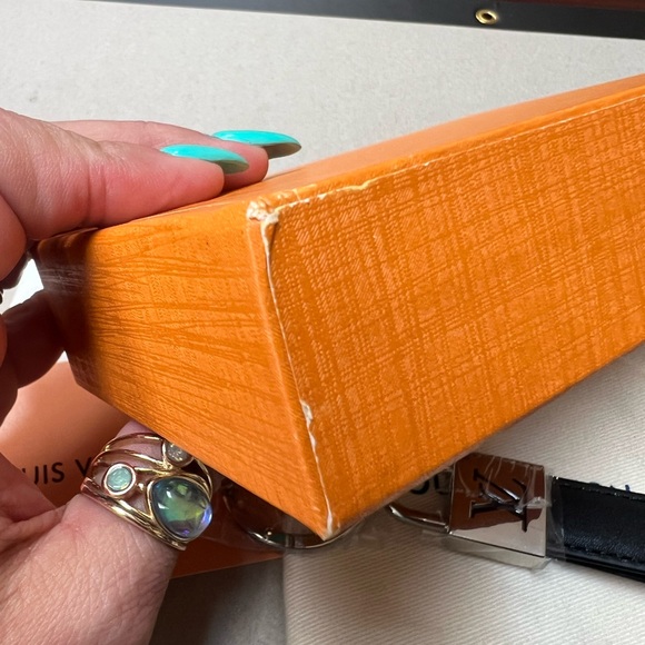 Louis Vuitton Silver and Black Key Holder - Picture 8 of 10